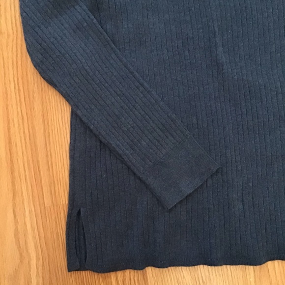 🌷3/$25🌷Turtleneck sweater - Picture 3 of 3